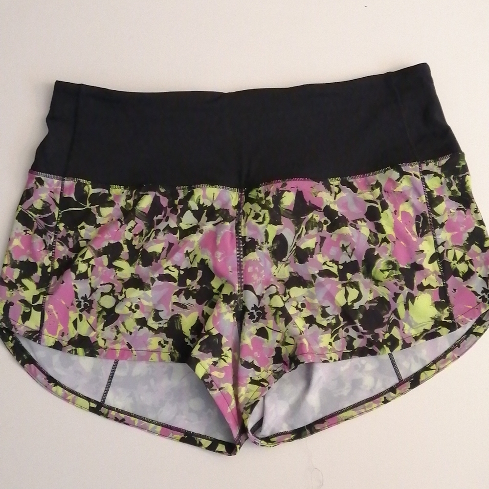 Lululemon NWT Speed Up HR Short 2.5"  size 8